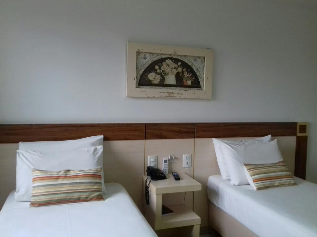 Pratti Hotel Linhares Kültér fotó
